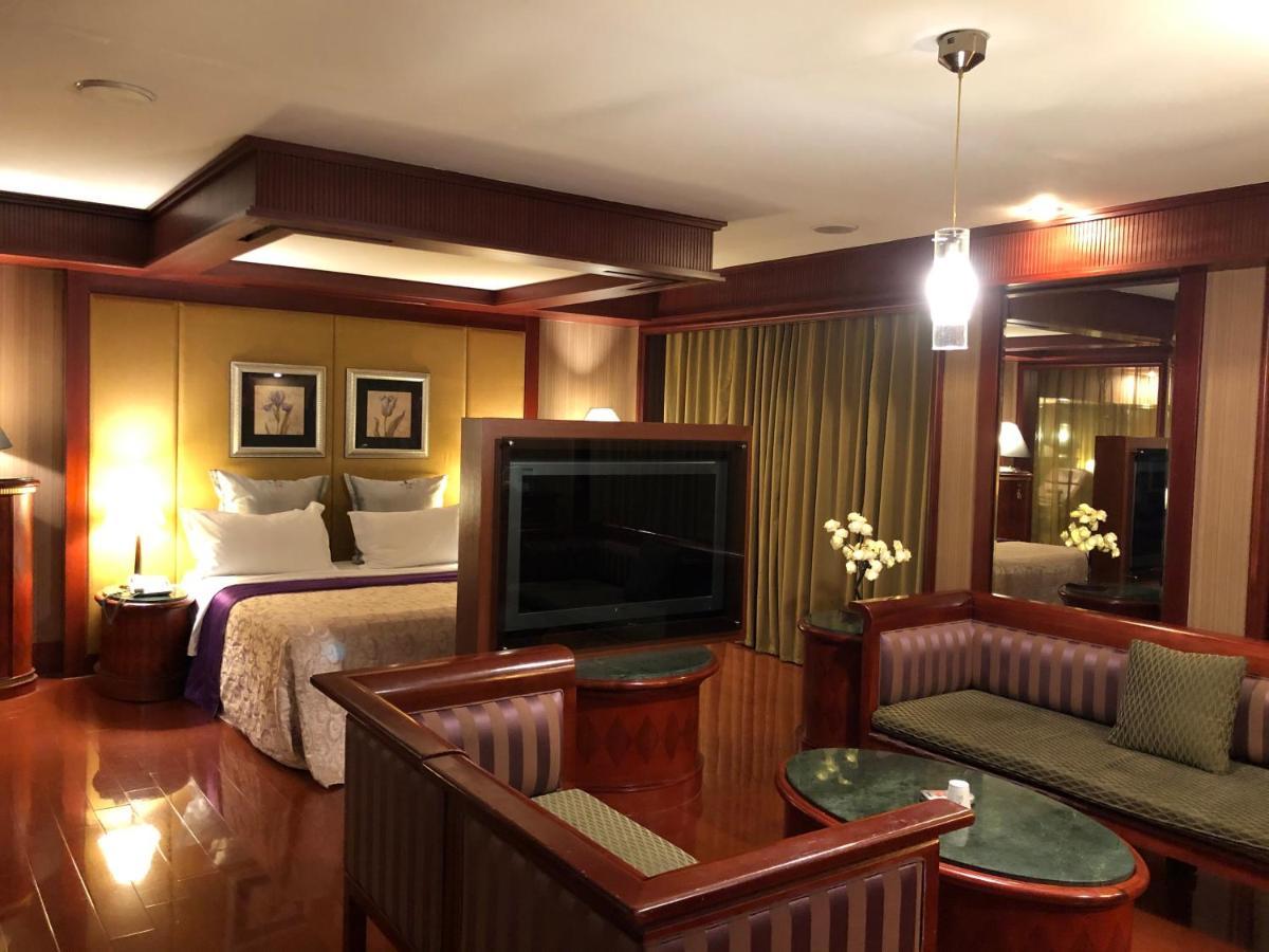 Love Tree Motel Тайпей Екстериор снимка