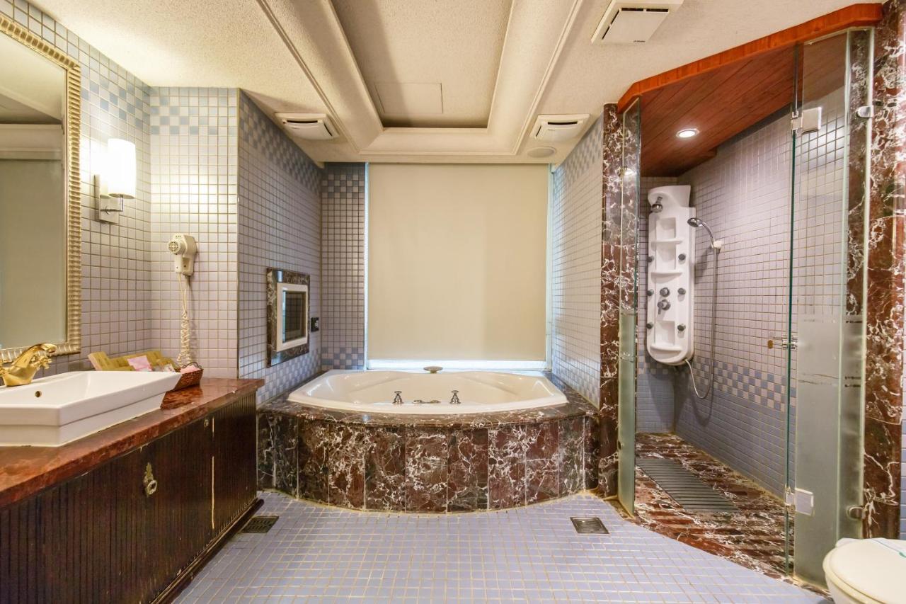 Love Tree Motel Тайпей Екстериор снимка